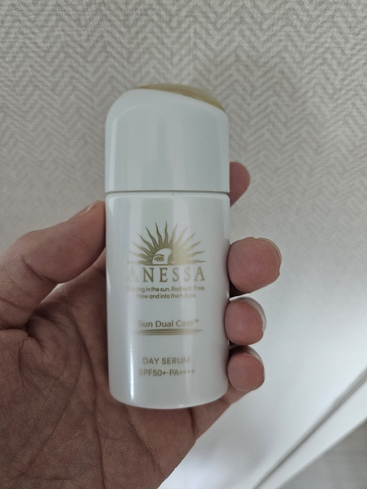 아넷사 (ANESSA) 데이세럼 [SPF50+/PA++++] review image