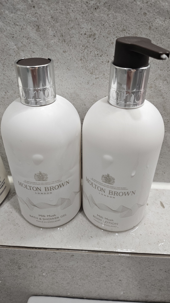 몰튼브라운 (MOLTONBROWN) 바디 로션 [밀크머스크] review image