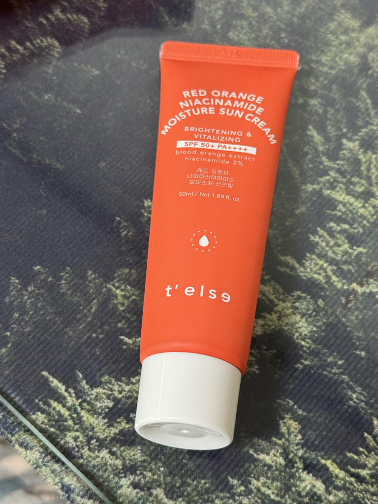 티엘스 (T'else) 레드 오렌지 나이아신아마이드 모이스처 선크림 [SPF50+/PA++++] review image
