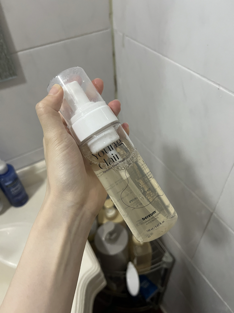 女性泡沫清洗剂的真实用户使用照片