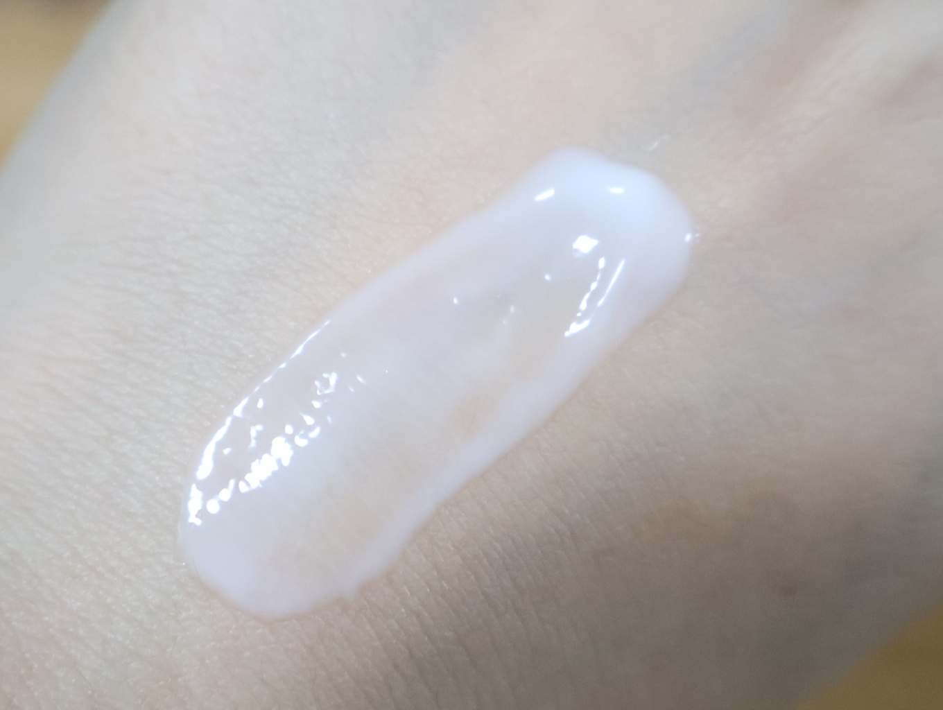 엘라비에코스메틱 (elraviecosmetic) 멜라 리턴 선크림 [SPF50+/PA++++] review image