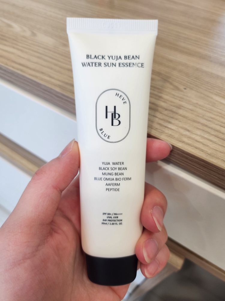 HEVEBLUE Black Yuzu Bean Water Sun Essence [SPF50+/PA++++] review image