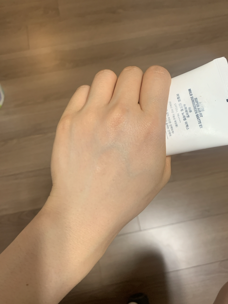 어퓨 (A'pieu) 슈퍼에어핏 마일드 선크림 노세범 이엑스 [SPF50+/PA++++] review image