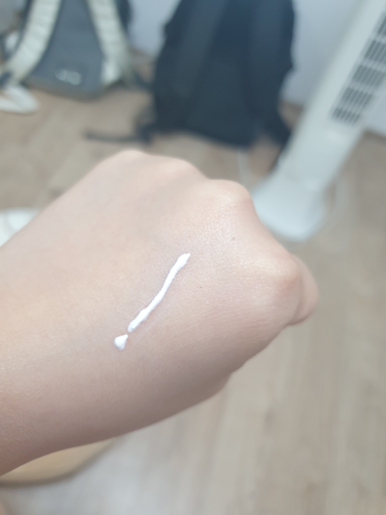 斑点护理防晒霜 [SPF50+/PA++++]的真实用户使用照片