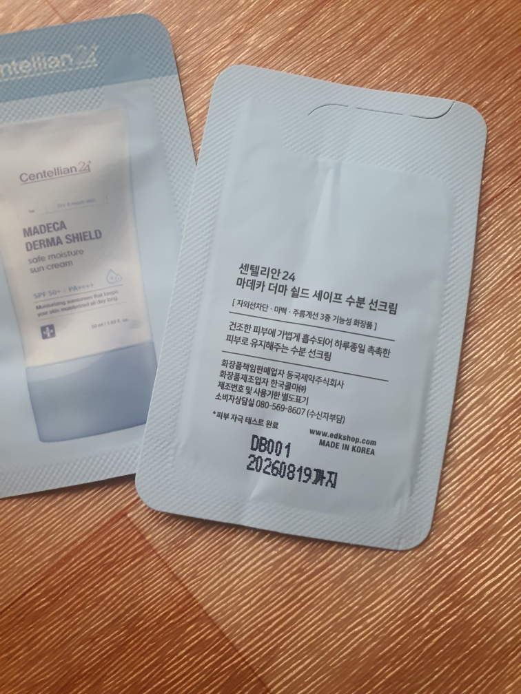 센텔리안24 (CENTELLIAN24) 마데카 더마 쉴드 세이프 선크림 [SPF50+/PA++++] [수분] review image