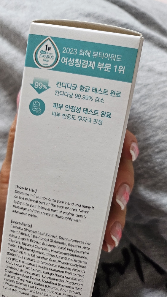 女性泡沫清洗剂的真实用户使用照片