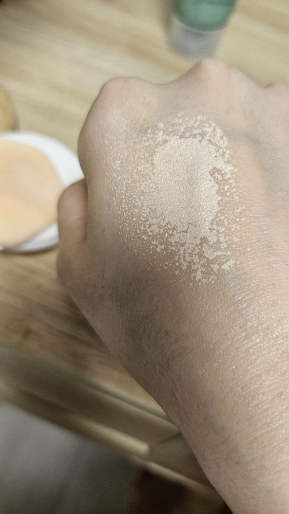 修复裸色贴合粉饼 [SPF38/PA++] [1号瓷白]的真实用户使用照片