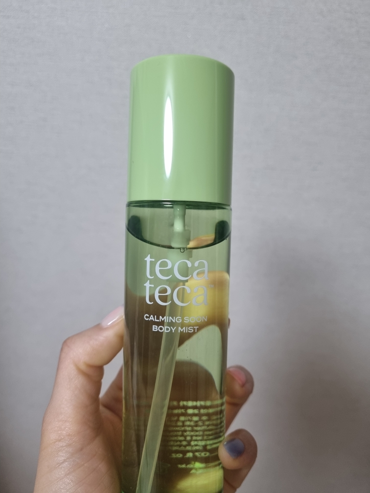 清新怡人的身体喷雾的真实用户使用照片