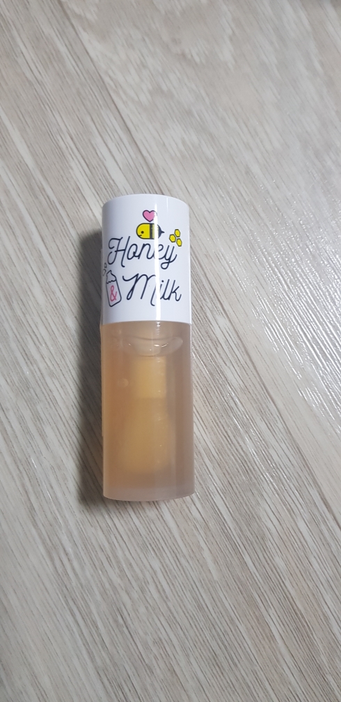 蜂蜜牛奶唇油的真实用户使用照片