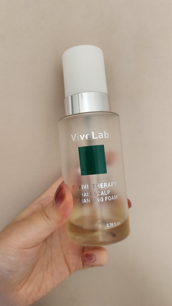头发头皮增强泡沫的真实用户使用照片