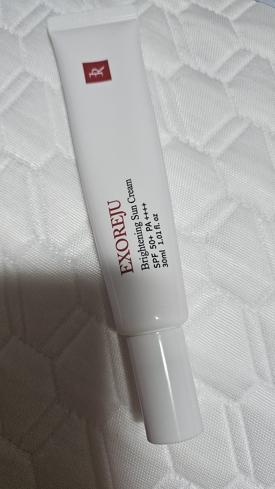 엑소리쥬 (EXOREJU) 브라이트닝 선크림 [SPF50+/PA++++] review image