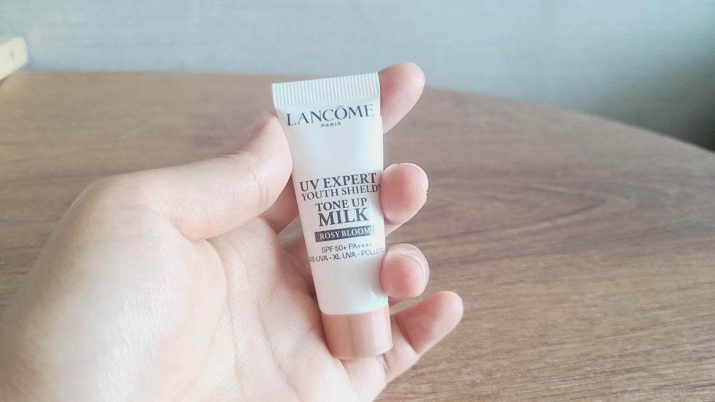 Real user review photo of UV EXPERT TONE UP [SPF50+/PA++++] [ROSY BLOOM]