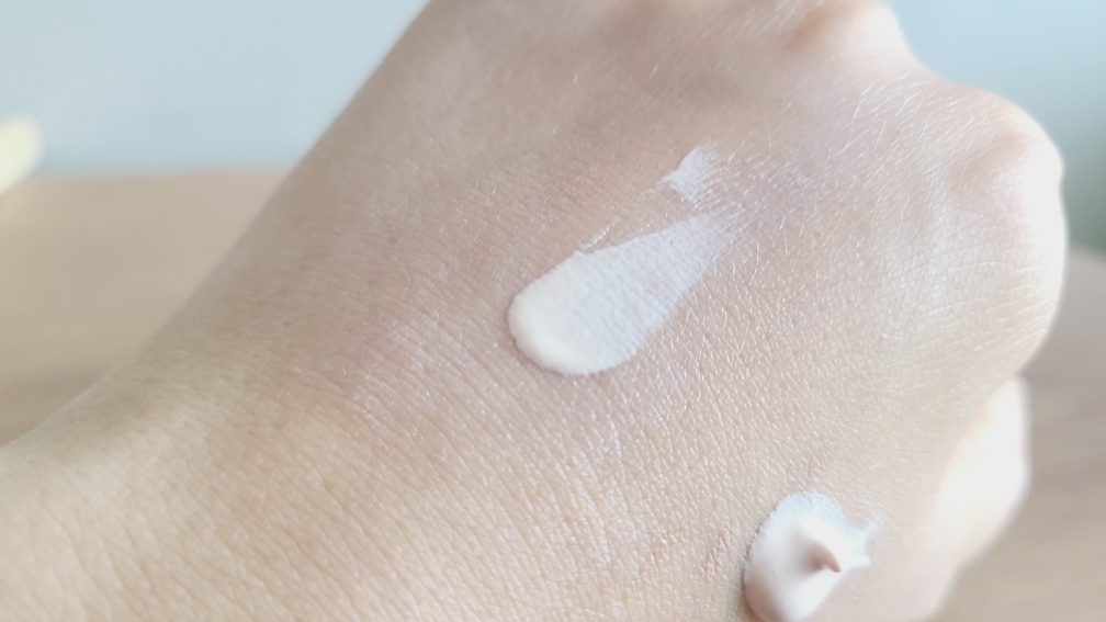 Real user review photo of UV EXPERT TONE UP [SPF50+/PA++++] [ROSY BLOOM]
