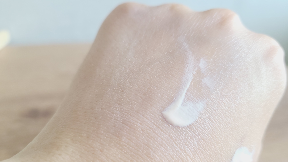 Real user review photo of UV EXPERT TONE UP [SPF50+/PA++++] [ROSY BLOOM]