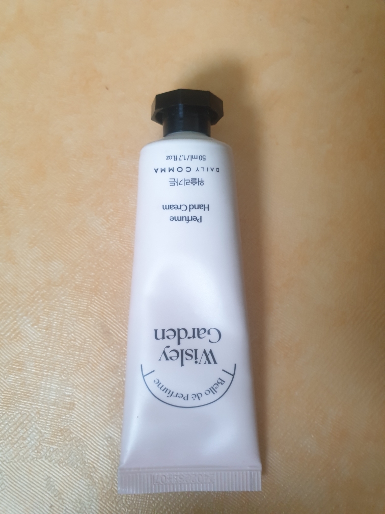每日逗号 维洛香水护手霜 [威斯利花园] Velo de Parfum Hand Cream [Wisley Gardens common.review image