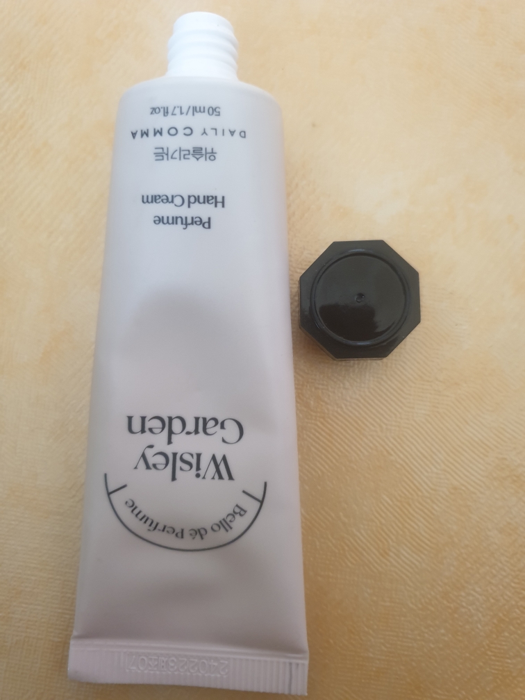 每日逗号 维洛香水护手霜 [威斯利花园] Velo de Parfum Hand Cream [Wisley Gardens common.review image