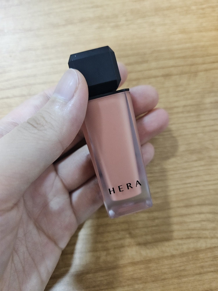 헤라 (HERA) 센슈얼 파우더 매트 리퀴드 [133호 베이비치크] review image