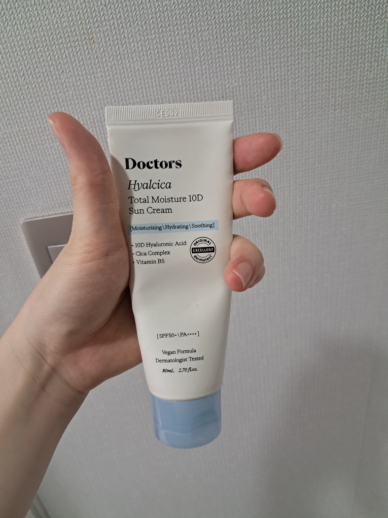 테라로직 (theralogic) 히알시카 토탈 모이스처 10D 선크림 [SPF50+/PA++++] review image