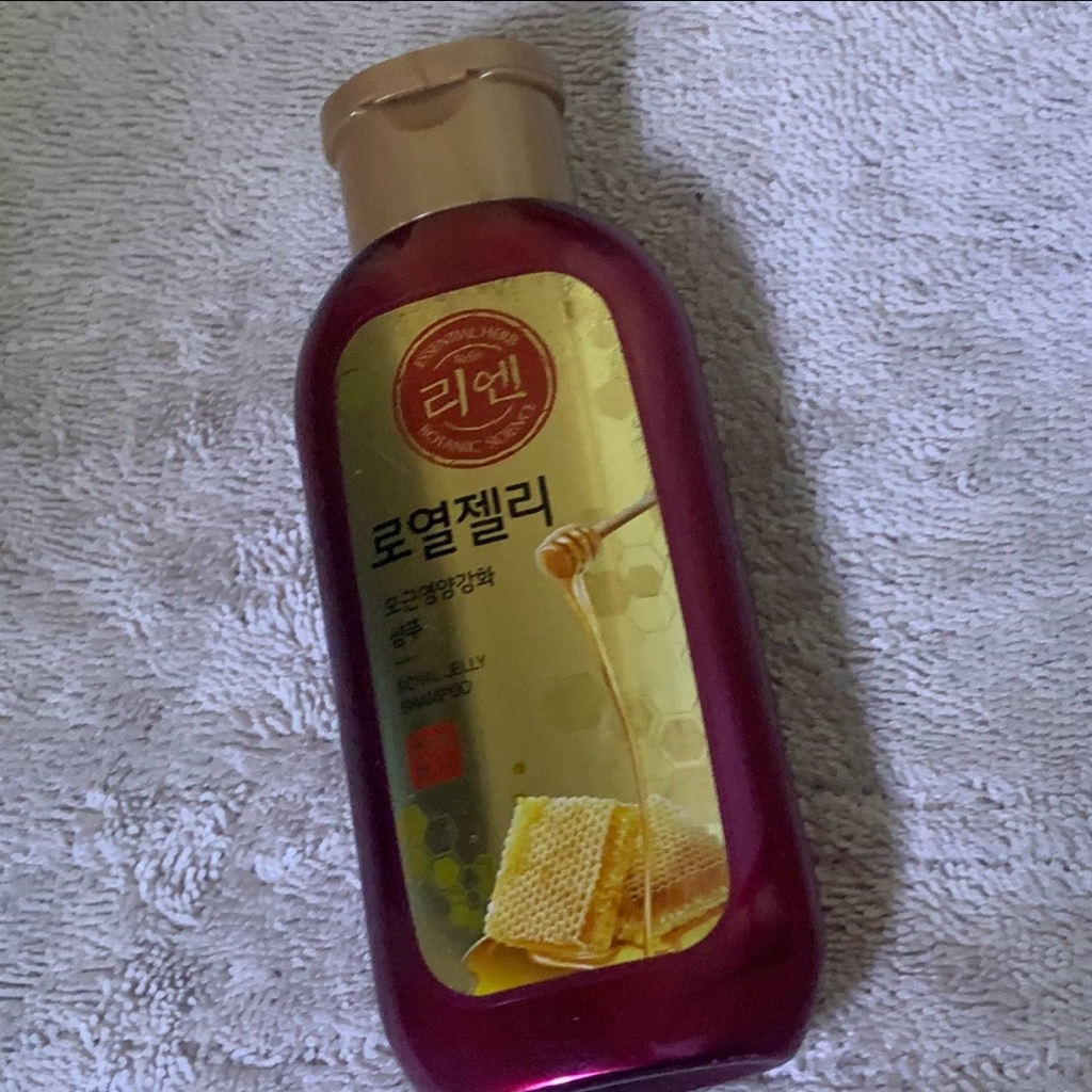 ReEn Royal Jelly Hair Root Nutrition Enhancing Shampoo review image