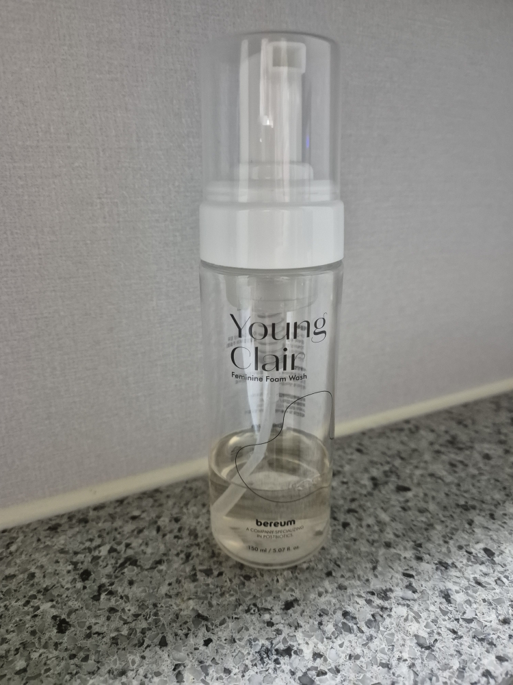 女性泡沫清洗剂的真实用户使用照片