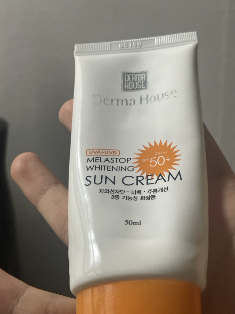 더마하우스 (DERMAHOUSE) 멜라스톱 화이트닝 썬크림 [SPF50/PA+++] review image