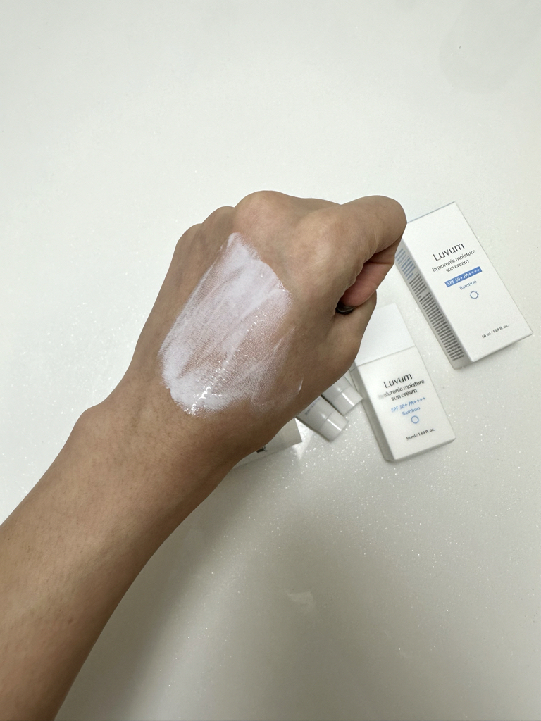 러븀 (Luvum) 대나무 히알루론산 수분 선크림 [SPF50+/PA++++] review image
