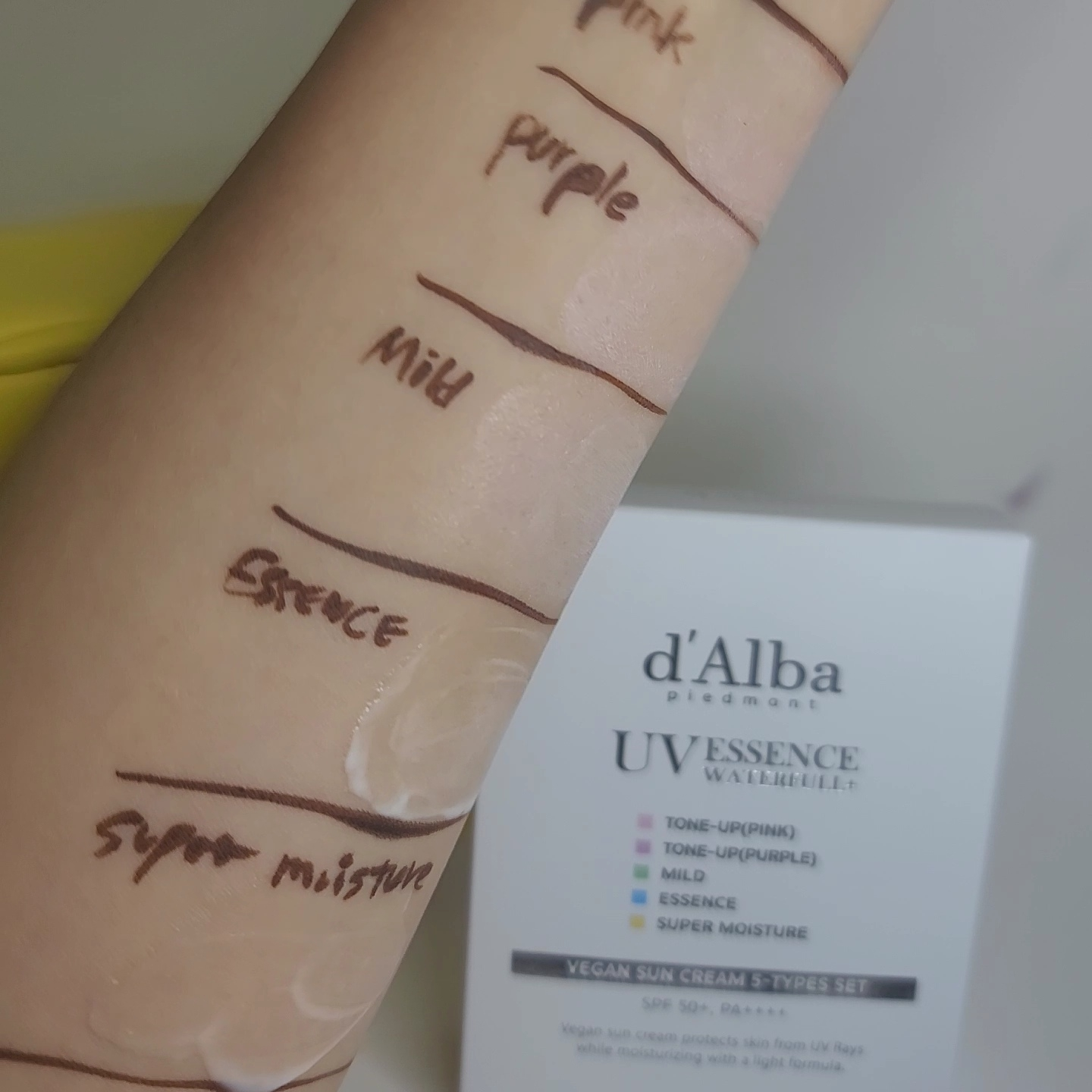 달바 (d'Alba) 비건 수퍼 모이스처 에센스 선크림 [SPF50+/PA++++] review image