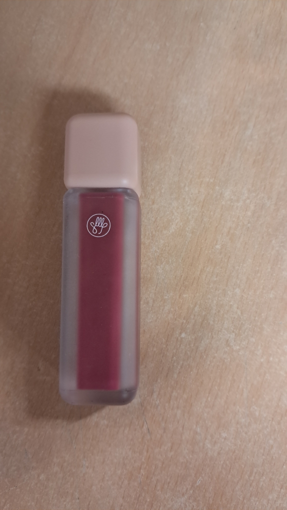 艾蒂水润晕染唇彩[葡萄冰冷]的真实用户使用照片