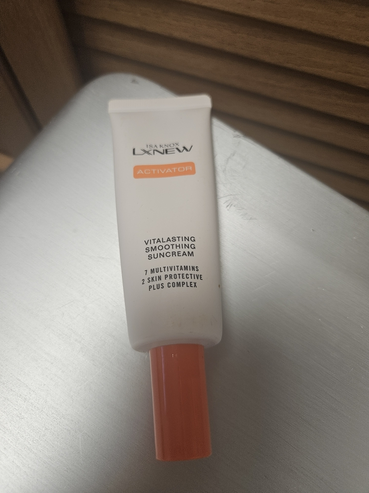 이자녹스 (ISAKNOX) LXNEW 비타래스팅 스무딩선 [SPF50+/PA++++] review image