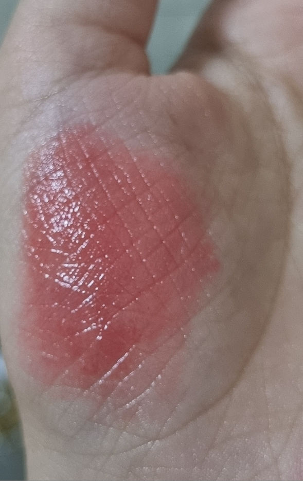 雅蒂水光润泽唇彩[珊瑚露]的真实用户使用照片