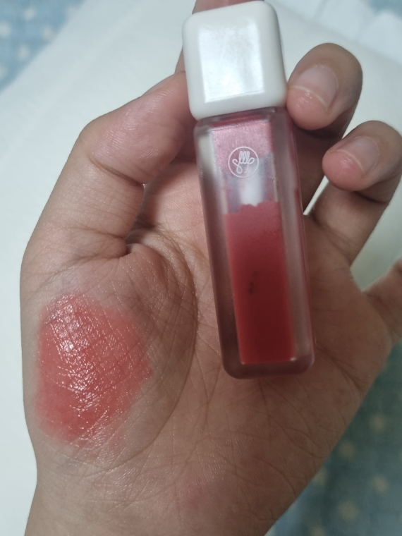 雅蒂水光润泽唇彩[珊瑚露]的真实用户使用照片