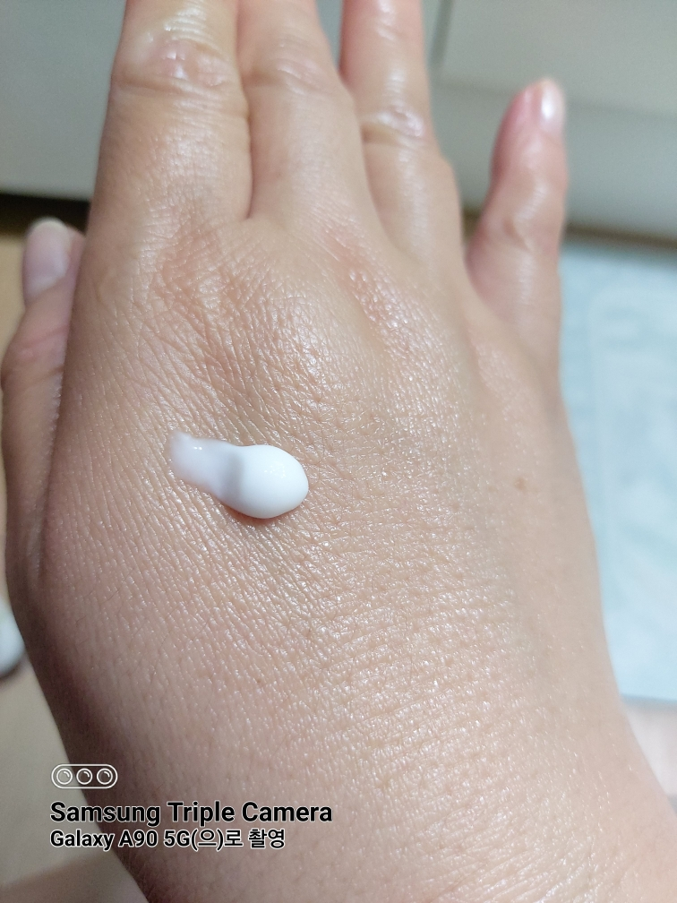 婴儿新生儿宝贝乳霜的真实用户使用照片