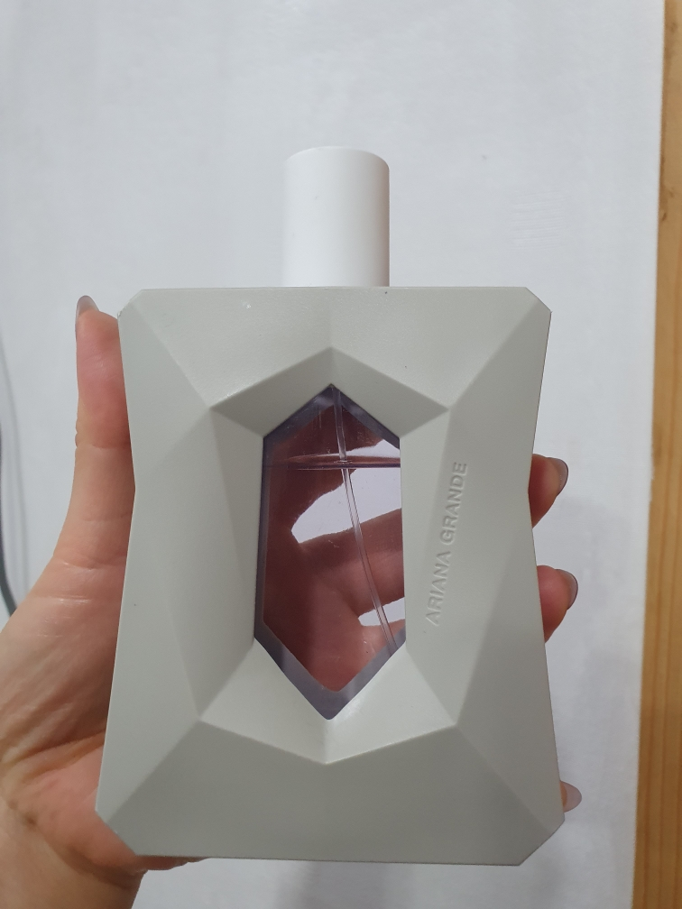 아리아나그란데 (ARIANAGRANDE) 갓 이즈 어 우먼 EDP review image