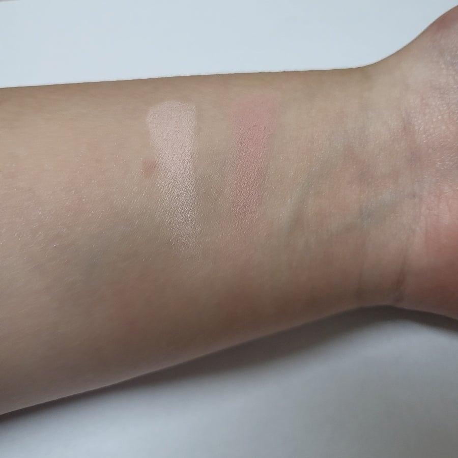 蓬松粉状腮红 [腼腆]的真实用户使用照片