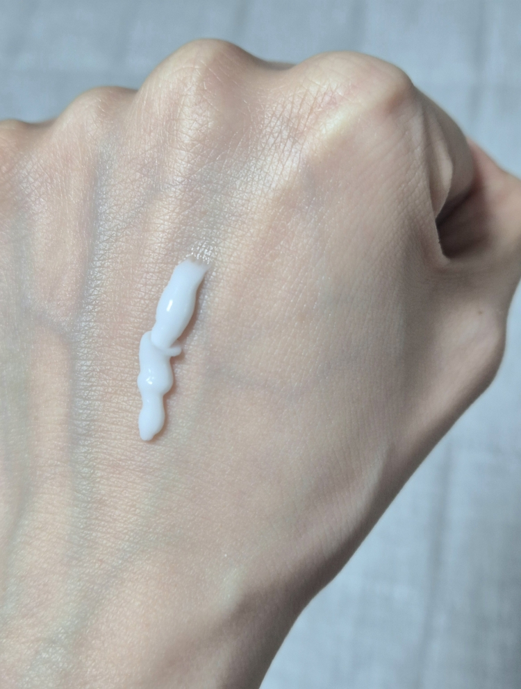 聚焦抗皱眼霜的真实用户使用照片