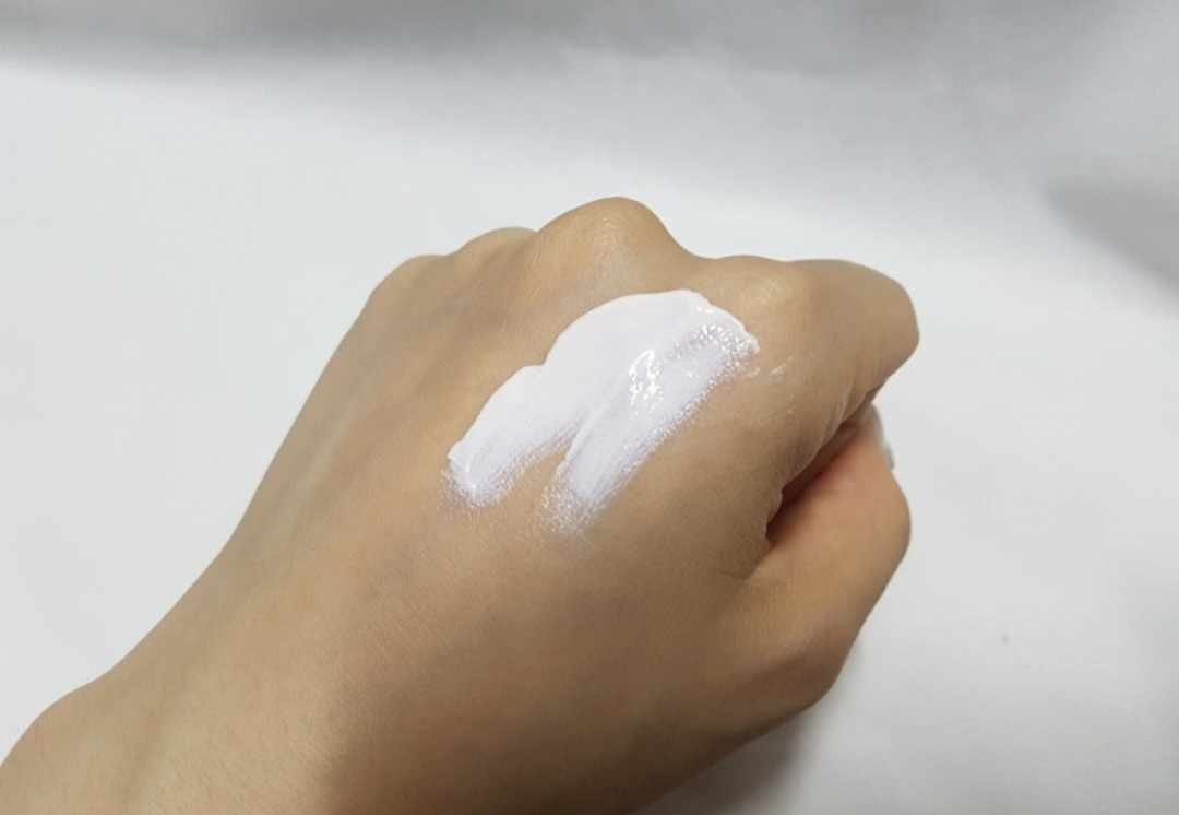 퓨어멜로우 (PUREMELLOW) 데일리 톤업 촉촉 선크림 [SPF50+/PA++++] review image