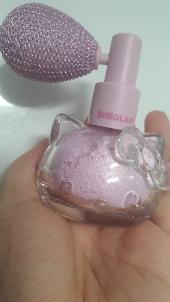 쉬글램 (SHEGLAM) (해외) 헬로 키티 바우-얼티풀 하이라이팅 바디 미스트-키티 글로우 review image