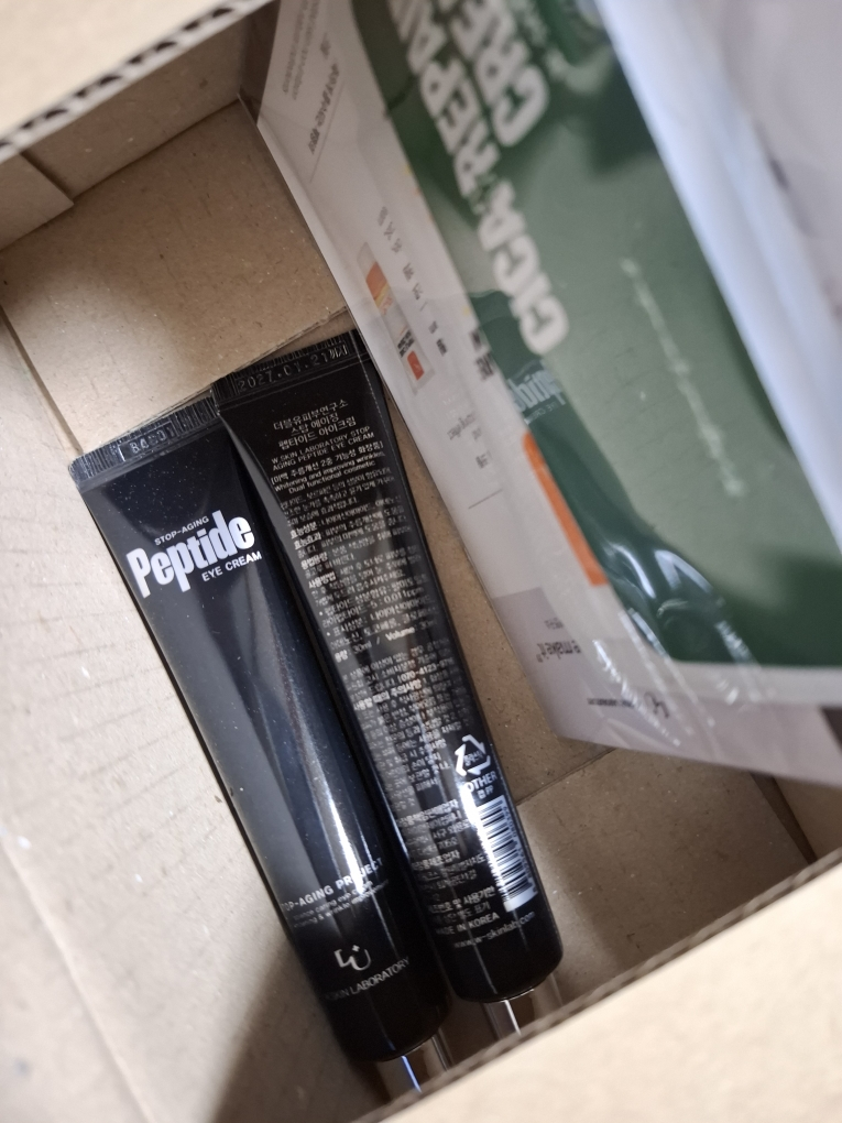 抗衰老肽眼霜的真实用户使用照片
