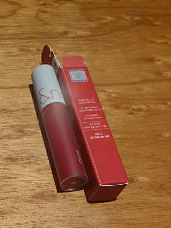 零色丝绒唇釉 [07 碳酸饮料]的真实用户使用照片
