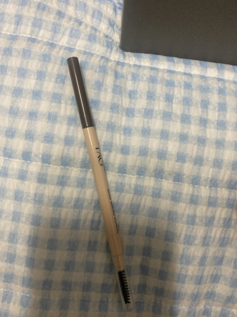 超细眉笔 [1 号深棕色] (1 英镑)的真实用户使用照片
