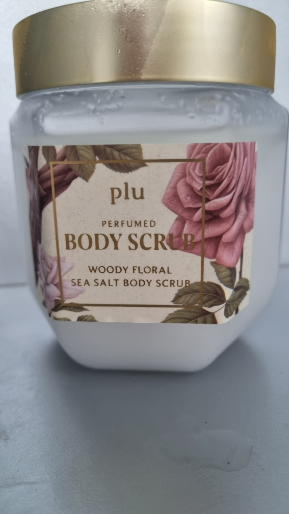 Real user review photo of Perfumed Sea Salt Body Scrub [Woody Floral]