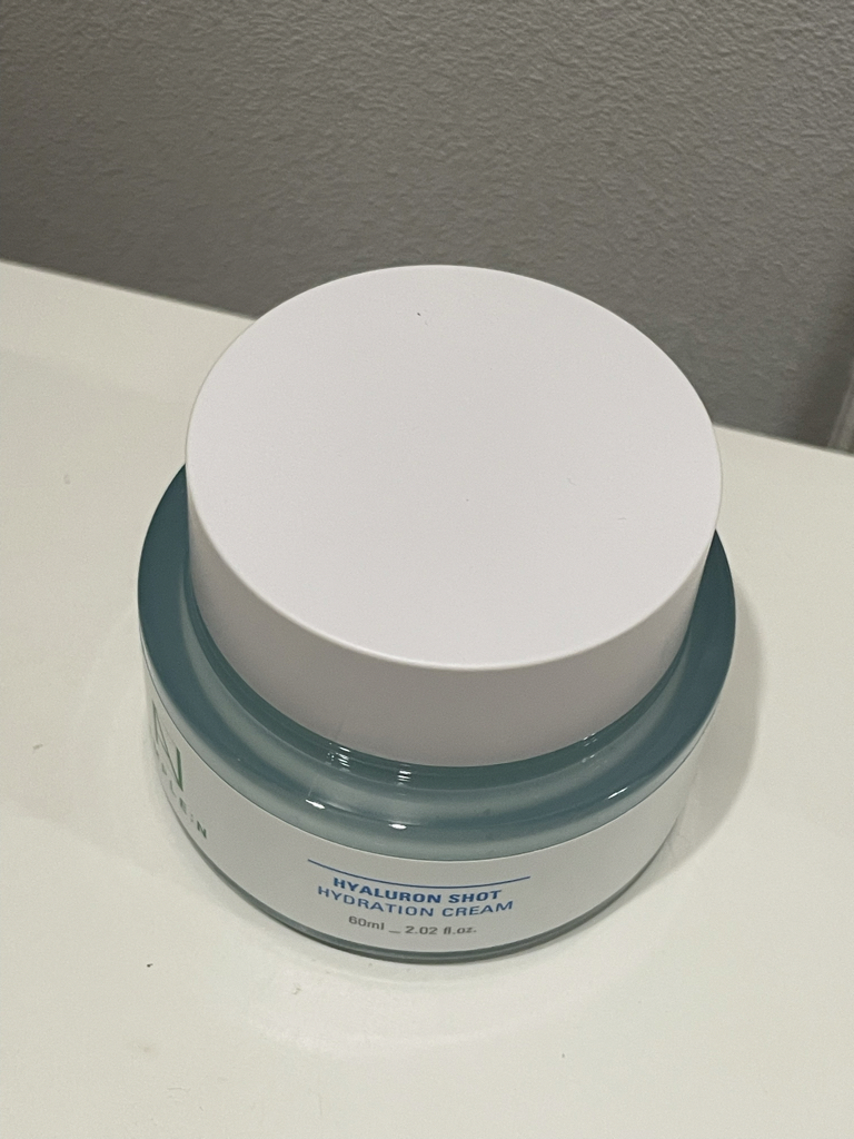 玻尿酸补水乳霜的真实用户使用照片