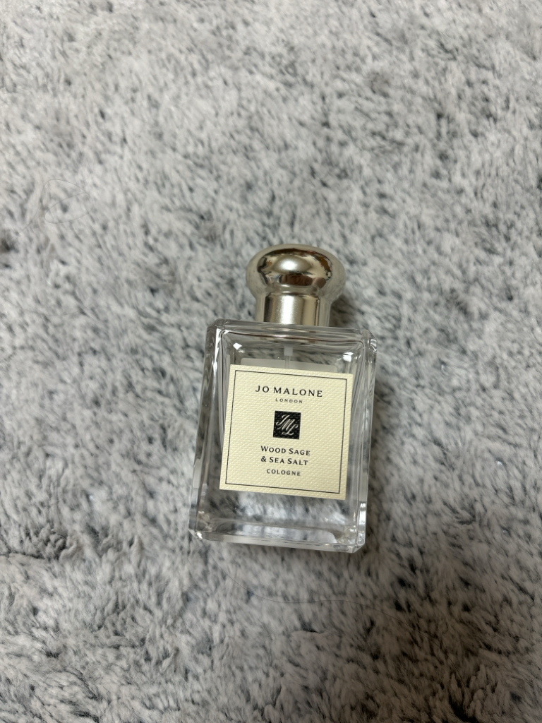 木质鼠尾草和海盐香水的真实用户使用照片