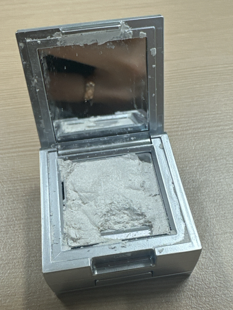 抚摸脸部方块 [白色］的真实用户使用照片