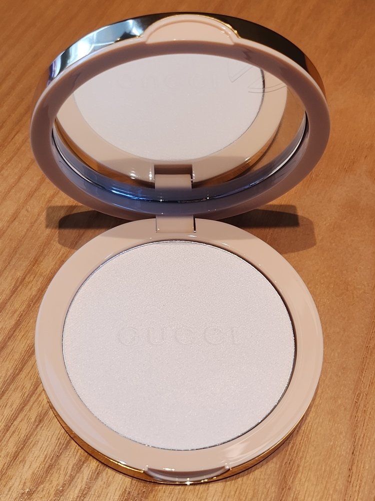 구찌 (GUCCI) 글로우 하이라이터 [01 선라이즈골드] review image