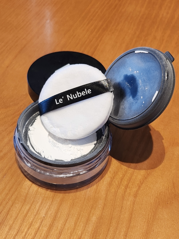 Azulene 遮瑕定妆粉的真实用户使用照片
