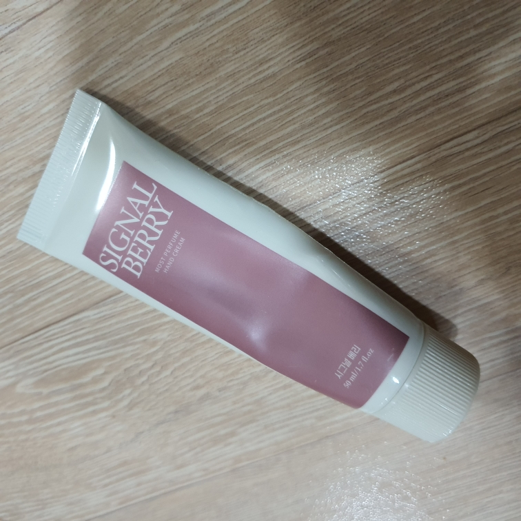 데일리콤마 (DAILYCOMMA) 모스트 퍼퓸 핸드크림 [시그널베리] review image