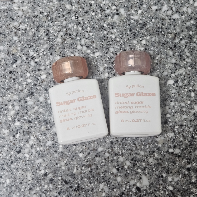 唇部护理糖霜亮泽染唇剂 [2号玫瑰球]的真实用户使用照片