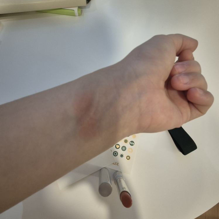 맥 (MAC) 글로우 플레이 텐더토크 립 밤 [인트로버트] review image