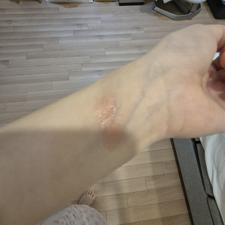 맥 (MAC) 글로우 플레이 텐더토크 립 밤 [인트로버트] review image